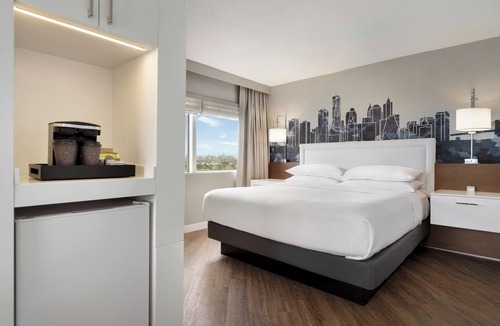 East Rutherford Hotel | World of Blue