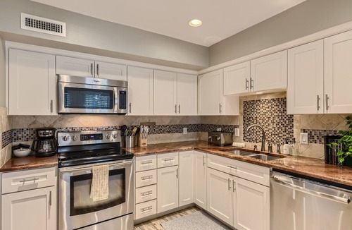 Lakeway House | World of Tennis Community Near Lake Travis