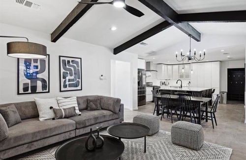 DeSoto House | WorldCup/Pool/HotTub/Gaming/Pizzaoven/Transport
