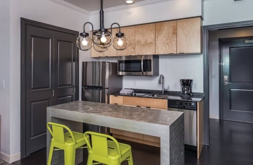 Old Town Chinatown Apartment | WorldMark Portland Waterfront Park. Charming Studio