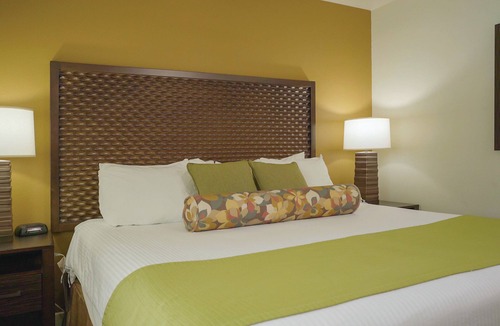 Round Hill Village Hotel | WorldMark South Shore