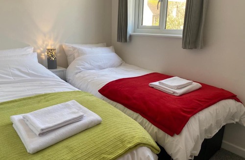 Worthing Apartment | Worthing Beach 180 - 2 bed seafront with parking