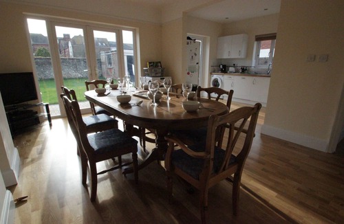 Worthing House | Worthing Beachside detached spacious holiday home
