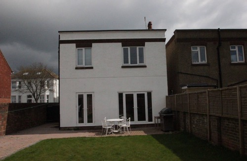 Worthing House | Worthing Beachside detached spacious holiday home