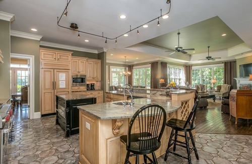 Eatonton House | WOW! 30% Off Until June | Estate, Pool, Hot Tub, Boat, Fire Pit, Docks, Lake