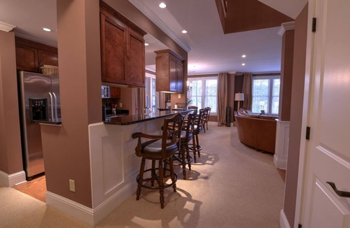 Greensboro Condo | WOW! 30% Off Until June | Walk to Ritz, Golf Front, 3 King Beds, Book Now