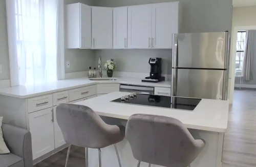 Downtown Albany Apartment | WOW ★ Bright Apt ★ PRIME downtown Walk Everywhere