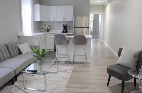 Downtown Albany Apartment | WOW ★ Bright Apt ★ PRIME downtown Walk Everywhere