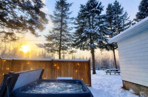 Saint-Tite-des-Caps Ski Chalet | WOW Chalet Boho - Charlevoix Spa Firepit and BBQ