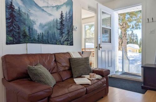 Saint-Tite-des-Caps Ski Chalet | WOW Chalet Boho - Charlevoix Spa Firepit and BBQ