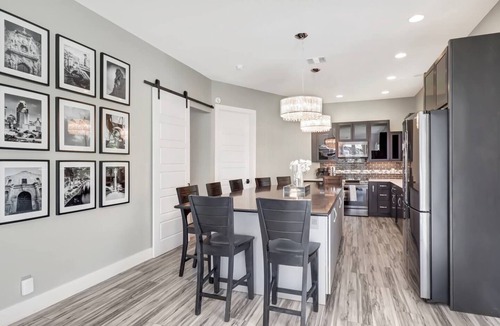 Five Points House | Wow! Designer Home ~Rooftop Deck~ BBQ & Yard Games