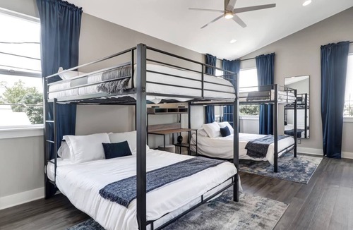 Five Points House | Wow! Designer Home ~Rooftop Deck~ BBQ & Yard Games