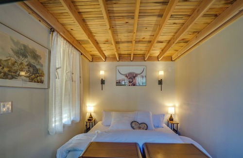 Yacolt House | WOW Hidden Meadows Retreat - Private Hot Tub