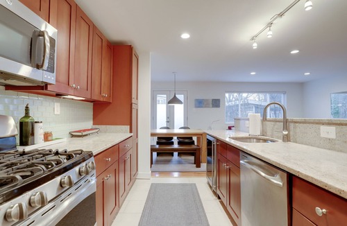 Cherrydale Apartment | Wow ! Host w/many Positive Reviews