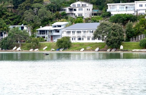 Opua Apartment | Wow Idyllic restful beach front accommodation