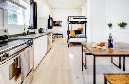 Maizerets Apartment | WOW - Loft + 10min QC + Stationnement gratuit rue