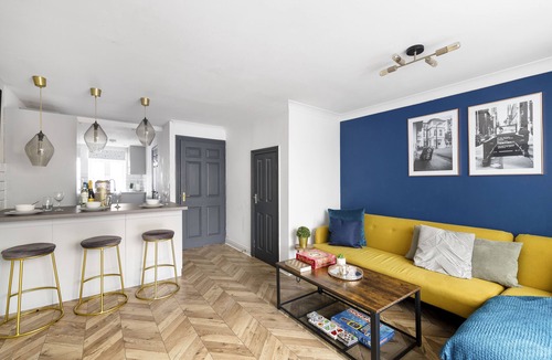 Hanham House | Wow Modern house 5 Bed, 4 Bath. 2 Parking Spaces!