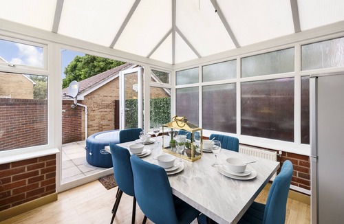 Hanham House | Wow Modern house 5 Bed, 4 Bath. 2 Parking Spaces!