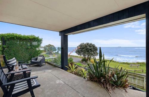 Bell Block Apartment | Wow On Wanaka Bay - beachfront living at its best