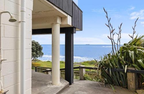 Bell Block Apartment | Wow On Wanaka Bay - beachfront living at its best
