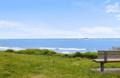 Bell Block Apartment | Wow On Wanaka Bay - beachfront living at its best