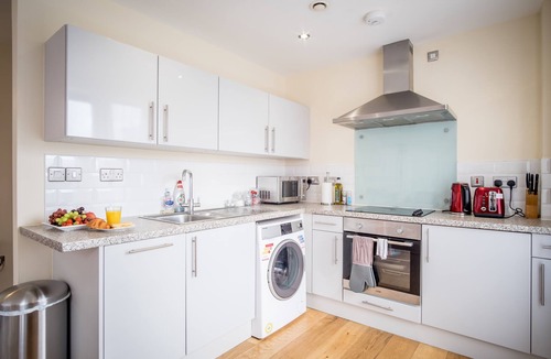 Sheffield Apartment | ♡ WOW ♡ Stylish 2Bed. 2Bath + Free Parking & WiFi