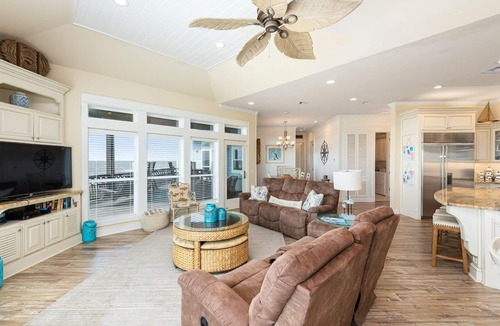 Port Bolivar House | WOW (Wade on the Water) - Amazing Beachfront with all the extras!