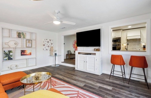 West Palm Beach House | WPB Tropical Heated Pool Beach House! Golf, HotTub