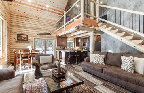West Yellowstone Cabin | Wrangler’s Retreat | 7 Mi to YNP | Private Pond