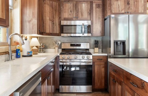 West Yellowstone Cabin | Wrangler’s Retreat | 7 Mi to YNP | Private Pond