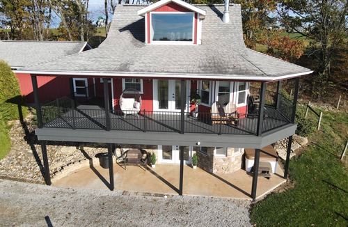 Dundee Cottage | Wrap Around Decks w/Beautiful View & Hot Tub