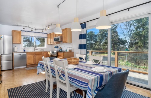 Otter Rock House | Wrap around sunset deck & hot tub! Steps from surf & tidepools too.