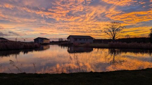 Maltby le Marsh Ski Chalet | Wren Lodge