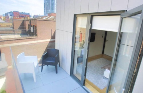 Bishopsgate Apartment | Wren's Studio at Room Home Stay