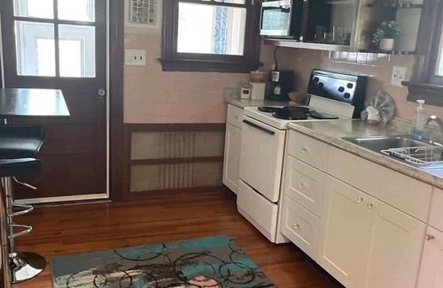 Parole House | Wright's Cottage- Pet's Welcome & EV Charging