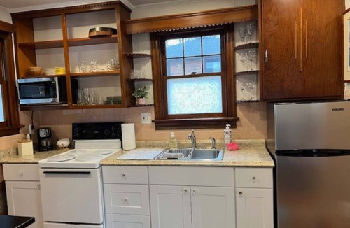 Parole House | Wright's Cottage- Pet's Welcome & EV Charging