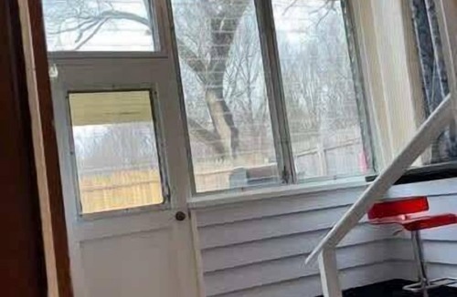 Parole House | Wright's Cottage- Pet's Welcome & EV Charging