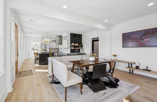 Downtown House | Wright Street Royale- NEW Downtown with Pool!