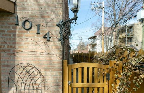 Lakeview House | Wrigley Field/Lakeview -Entire Home- Large Groups!