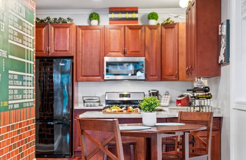 Wrigleyville Apartment | Wrigley Field Rooftop Apartment! - CUBS SEASON OPEN