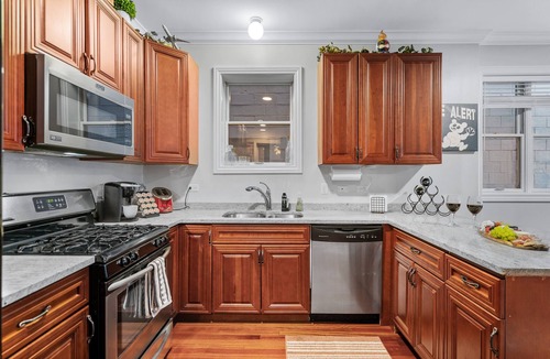 Wrigleyville Apartment | Wrigley Field Rooftop Apartment! - CUBS SEASON OPEN