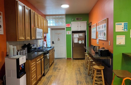 Lakeview Hostel | Wrigley Hostel