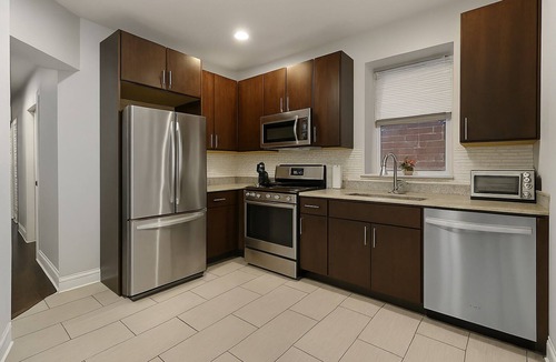 Wrigleyville Apartment | Wrigleyville 3BR: Game Day Haven with Free Parking