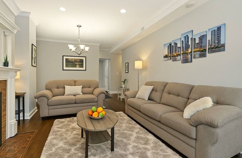 Wrigleyville Apartment | Wrigleyville 3BR: Game Day Haven with Free Parking