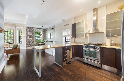 Wrigleyville Bed & Breakfast | Wrigleyville Suites Room 2