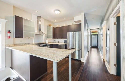 Wrigleyville Bed & Breakfast | Wrigleyville Suites Room 2