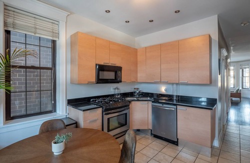 Wrigleyville Bed & Breakfast | Wrigleyville Suites Room 4