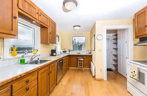 Sequim House | Writer's Retreat Serene Mountain Views