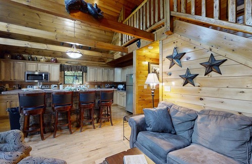 Gatlinburg - Pigeon Forge Cabin | Wuzzy's Flophouse