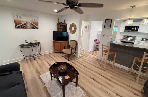 Middleway House | WV Cozy Cabin Summit Point Races